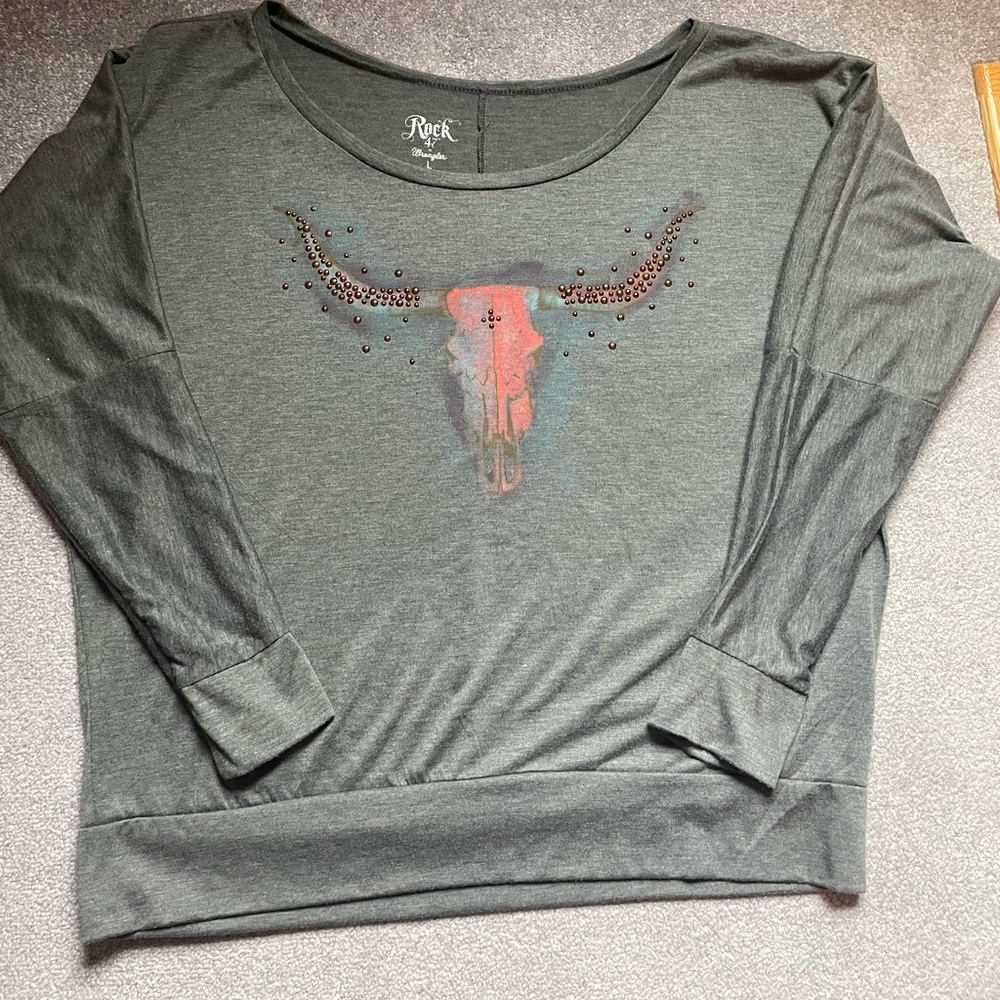 Women’s Wrangler Rock 47  U Neck long sleeve Size Large shirt